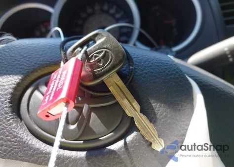 2010 Toyota Tacoma из США, поврежденный, VIN 5TENX4CN6AZ674882